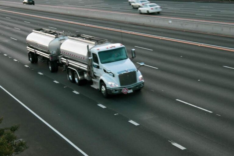 Norwalk, CT - Tractor-Trailer Collision on I-95 at Fairfield Ave Ends in Injuries