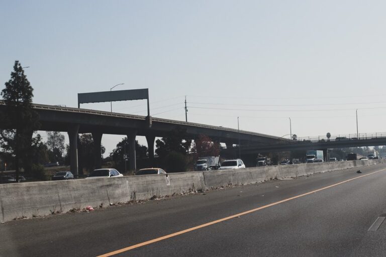 New Haven, CT - Multi-Vehicle Wreck on I-95 at Rte 10 Leaves Victims Hurt