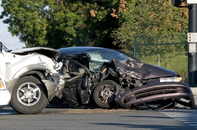 Hartford, CT - Hartford PD Investigate I-91 Multi-Vehicle Wreck at Trumbull St